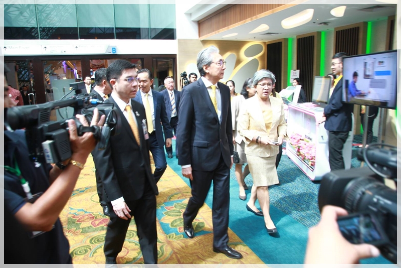 ﻿กรมบังคับคดีให้การต้อนรับรองนายกรัฐมนตรี เยี่ยมชมการประมูลขายทอดตลาดของกรมบังคับคดี 